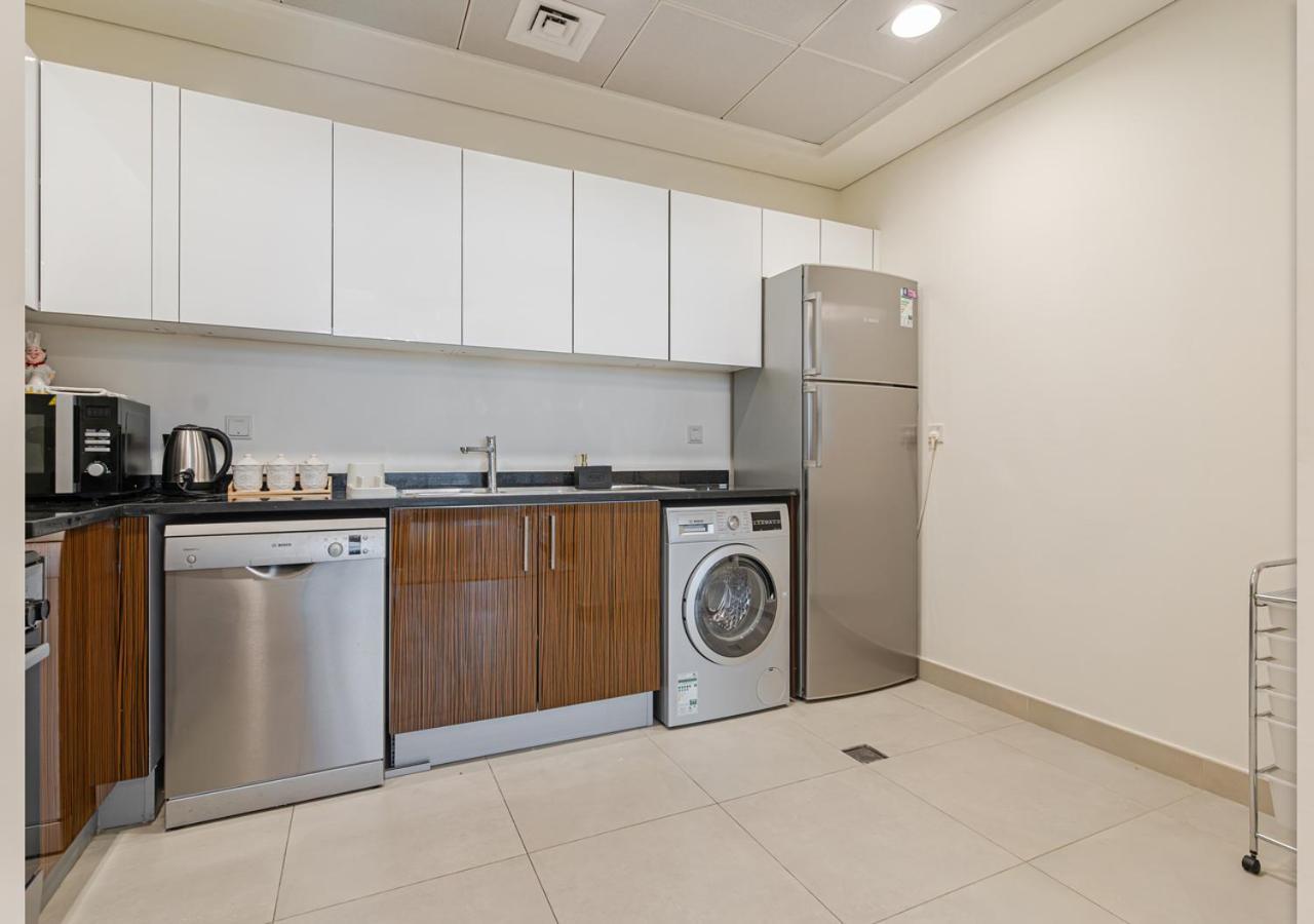 Serene Getaway In Marina Apartment Dubai